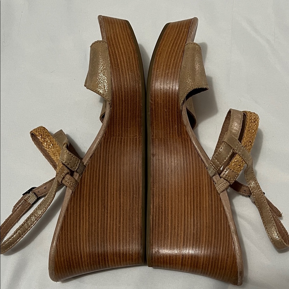 Ugg Lita Weave/Metallic Strappy Wedge Sandals - Picture 5 of 9